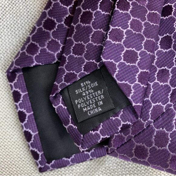 Calvin Klein Men's Quatrefoil Medallion Slim Silk Tie - Picture 5 of 8